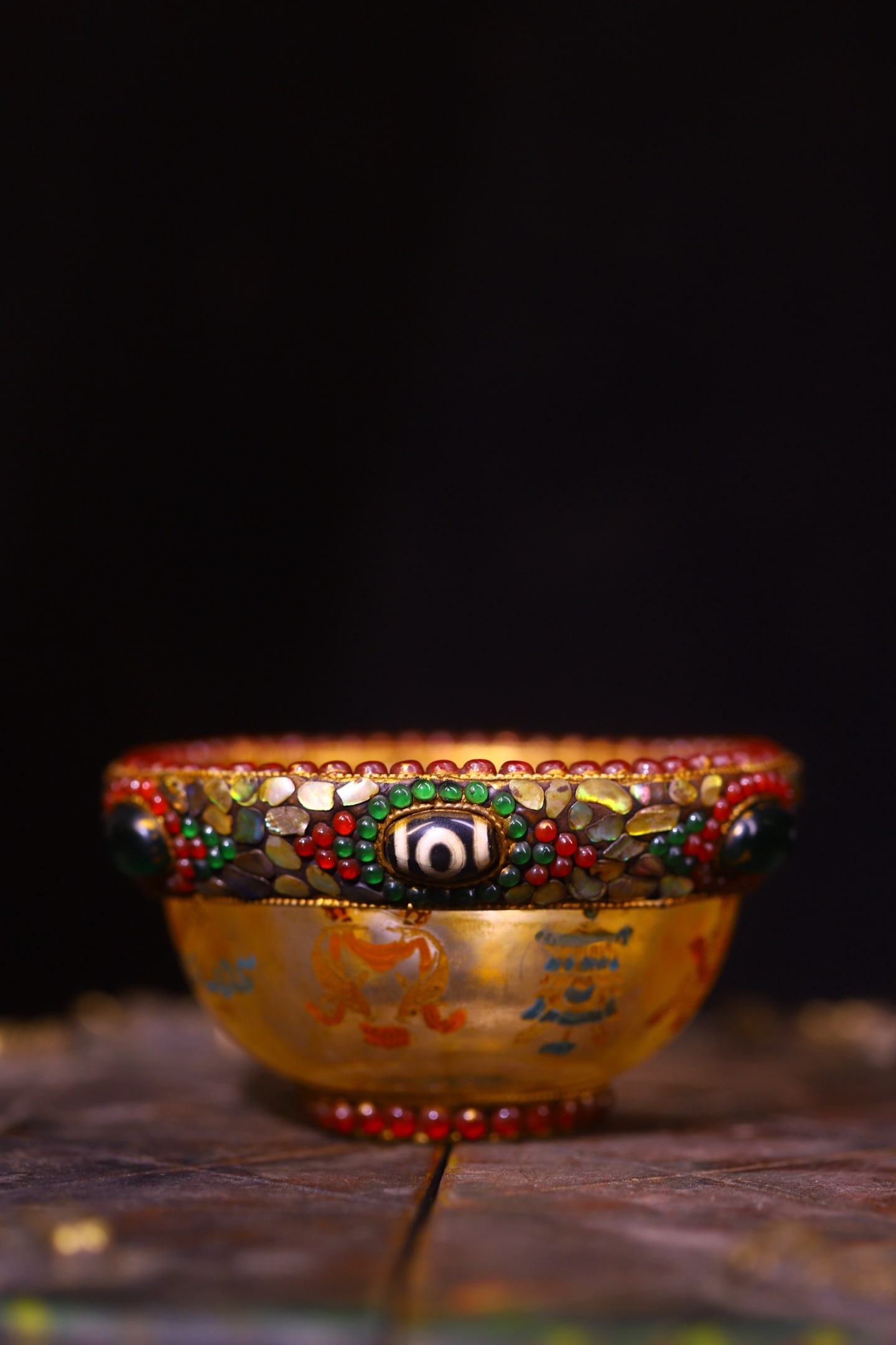 A Rare Crystal Inlaid Dzi Bead and Gems Eight Treasures Pattern Bowl: A Rare Crystal Inlaid Dzi Bead and Gems Eight Treasures Pattern Bowl,Qing Dynasty,China,with Mark,Size:2inx3.9in,Weight:330g 