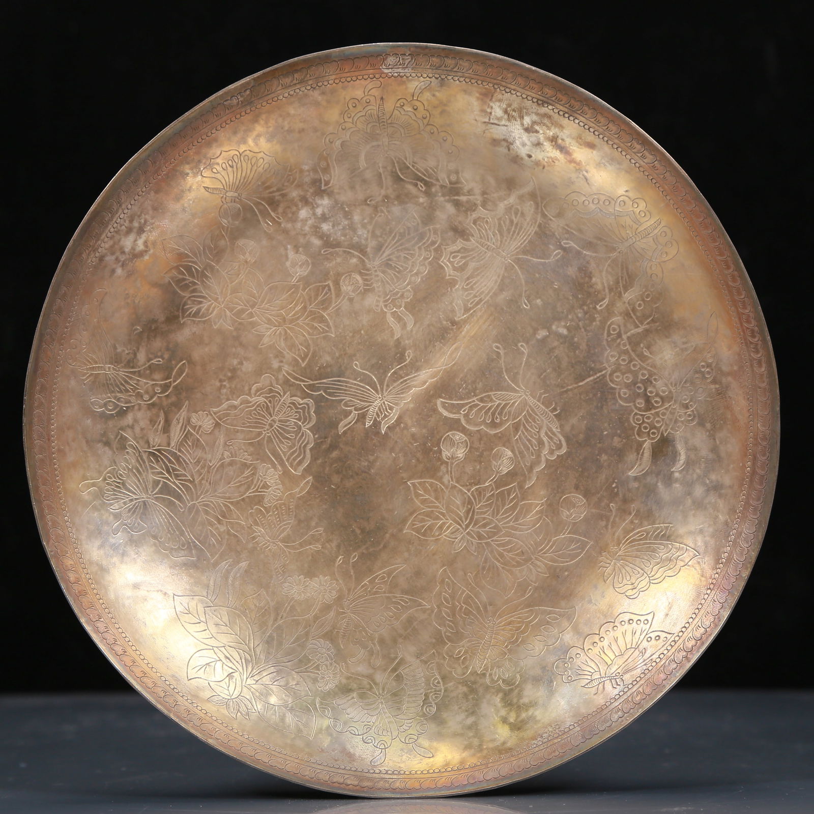 An Exquisite Silver Flower and Butterfly Pattern Plate: An Exquisite Silver Flower and Butterfly Pattern Plate,Qing Dynasty, China,Size:7.9inx1in,Weight:270g 银蝴蝶花卉纹盘,清代