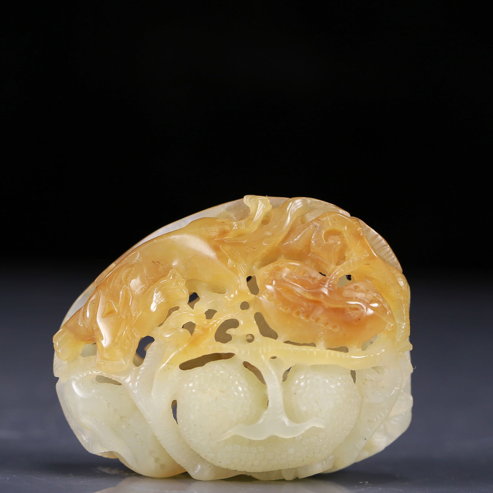 An Exquisite White Jade Pendant (1 of 4)