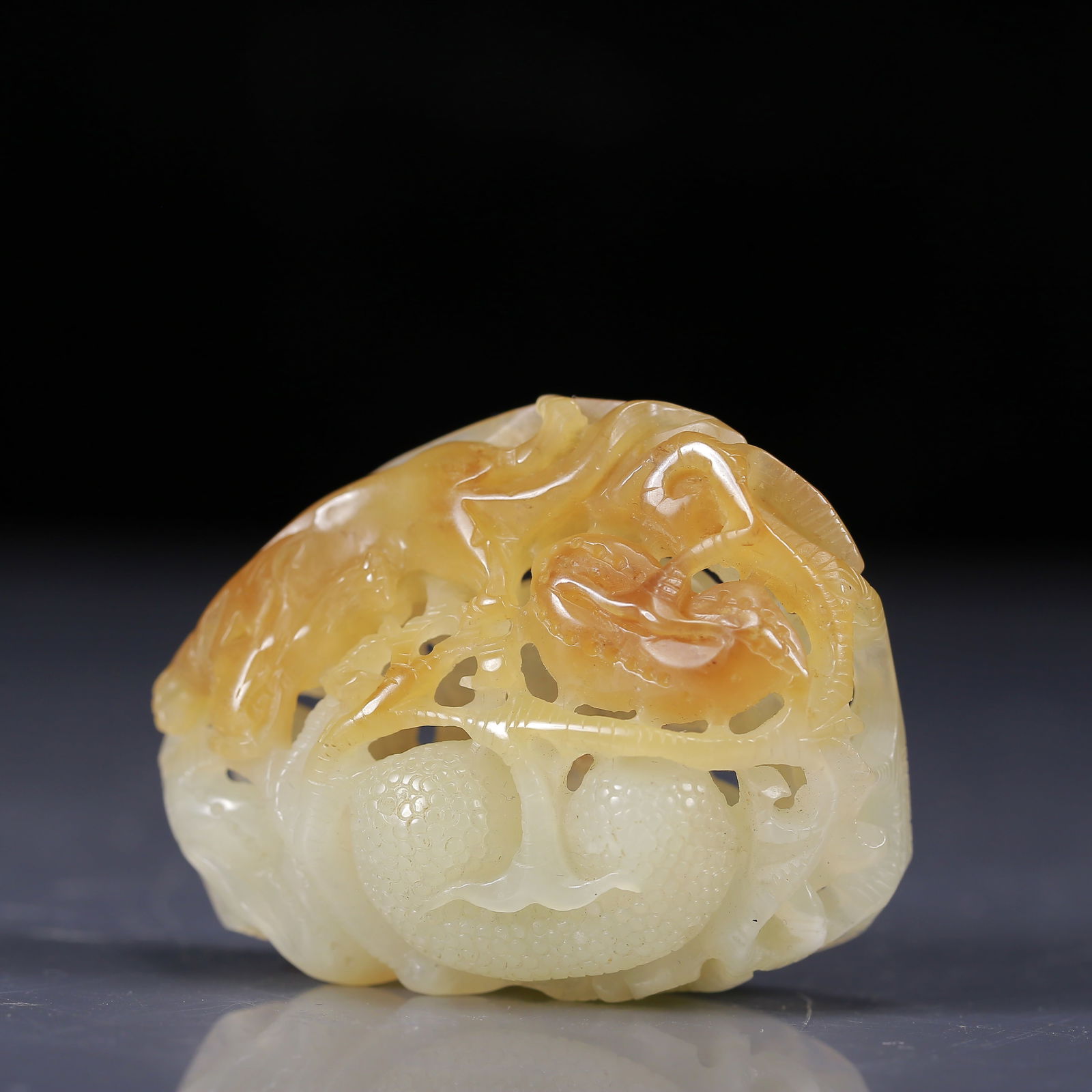 An Exquisite White Jade Pendant - 2