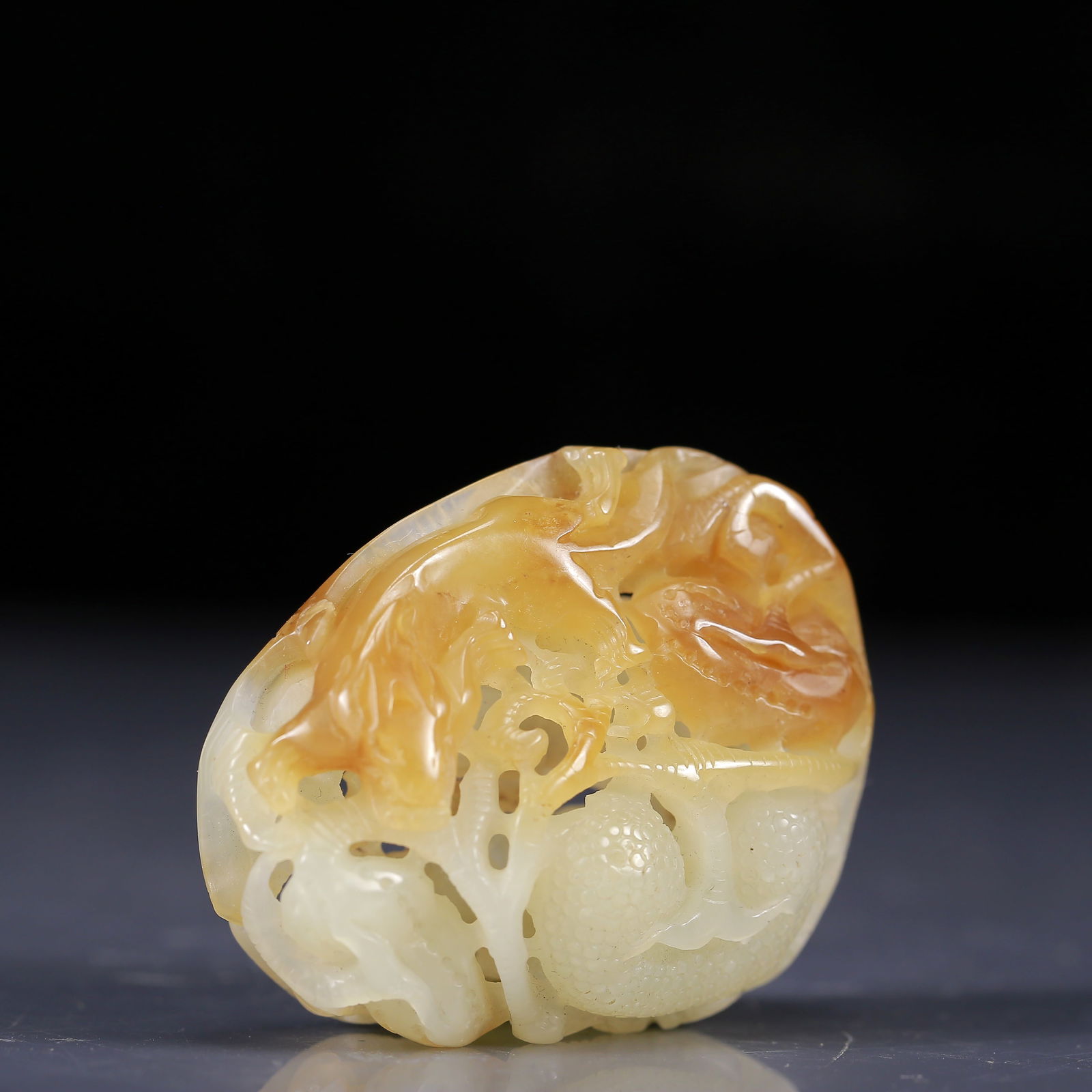 An Exquisite White Jade Pendant - 3