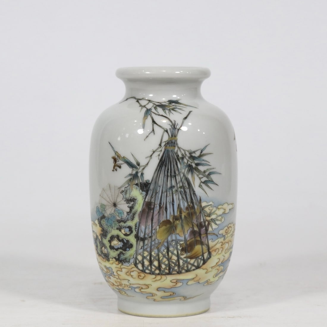An Exquisite Enamel Auspicious Cloud and Bats Pattern Vase,with poem: An Exquisite Enamel Auspicious Cloud and Bats Pattern Vase,with poem,Qing Dynasty,China,Yongzheng Four-character Mark,Size:5inx3in 
