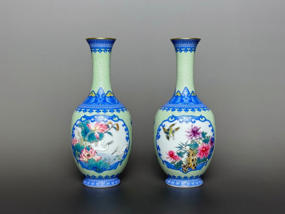 A Pair of Exquisite Famille-Rose Painted Gold Flower and Bird Pattern Vases (1 of 9)