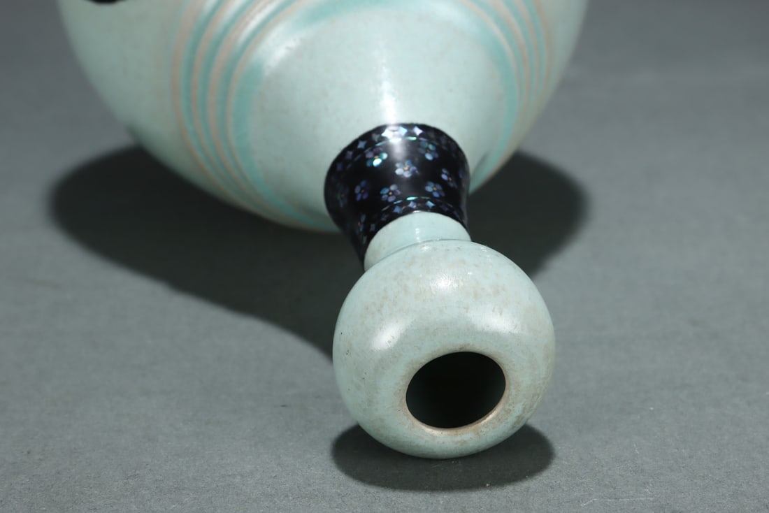 An Exquisite Ru yao Phoenix Pattern Vase - 6