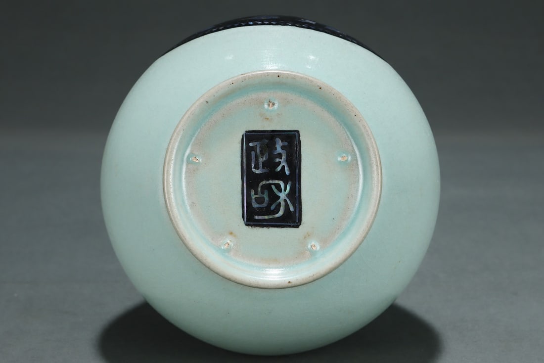 An Exquisite Ru yao Phoenix Pattern Vase - 8