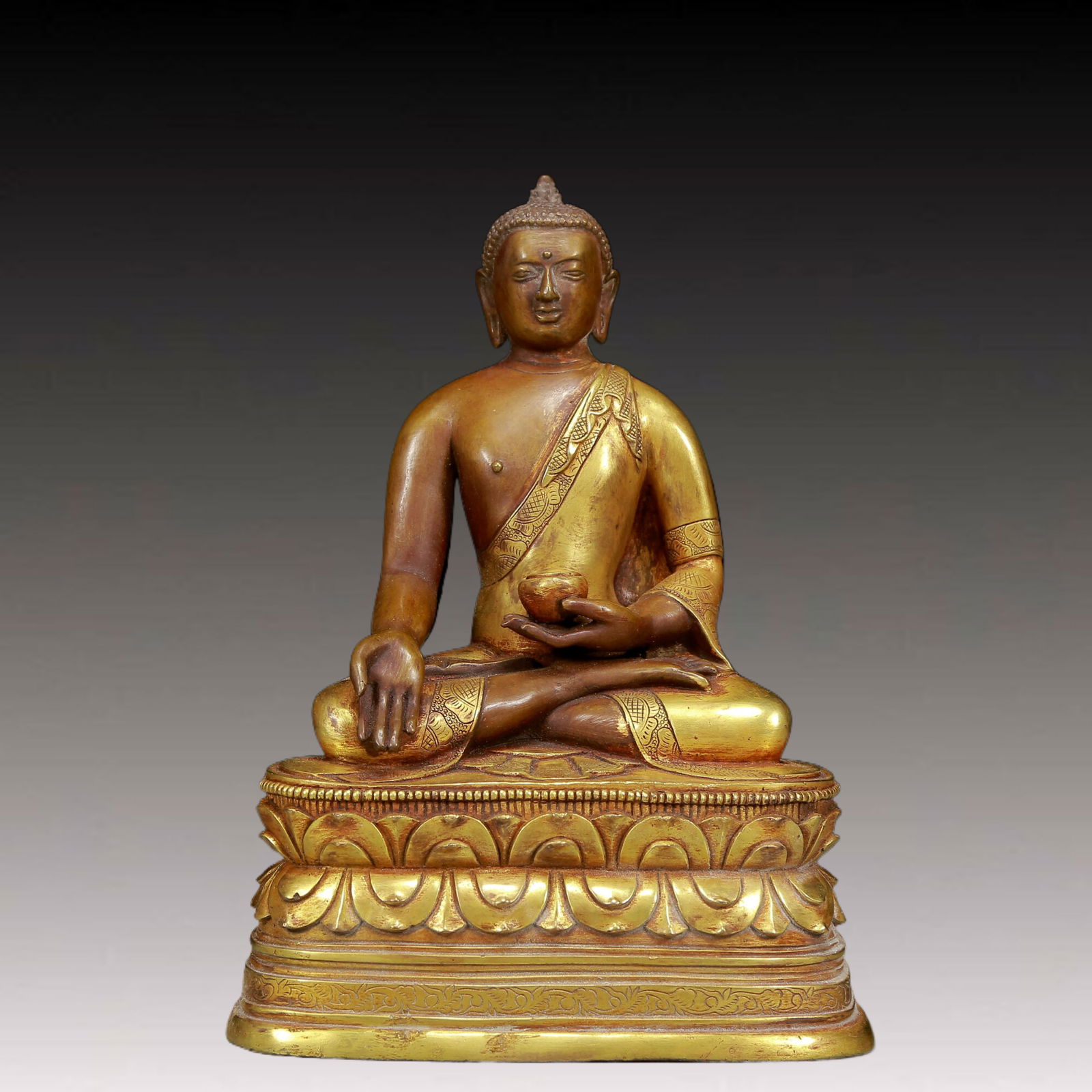 A Solemn Gilt Bronze Statue of Sakyamuni: A Solemn Gilt Bronze Statue of Sakyamuni,Ming Dynasty, China,Size:7.5inx5.1inx10.6in,Weight:4620g 铜鎏金释迦摩尼像，明代