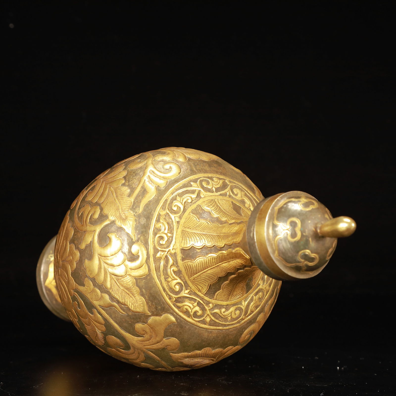 An Exquisite Gilt Bronze Flower Pattern Bottle - 10