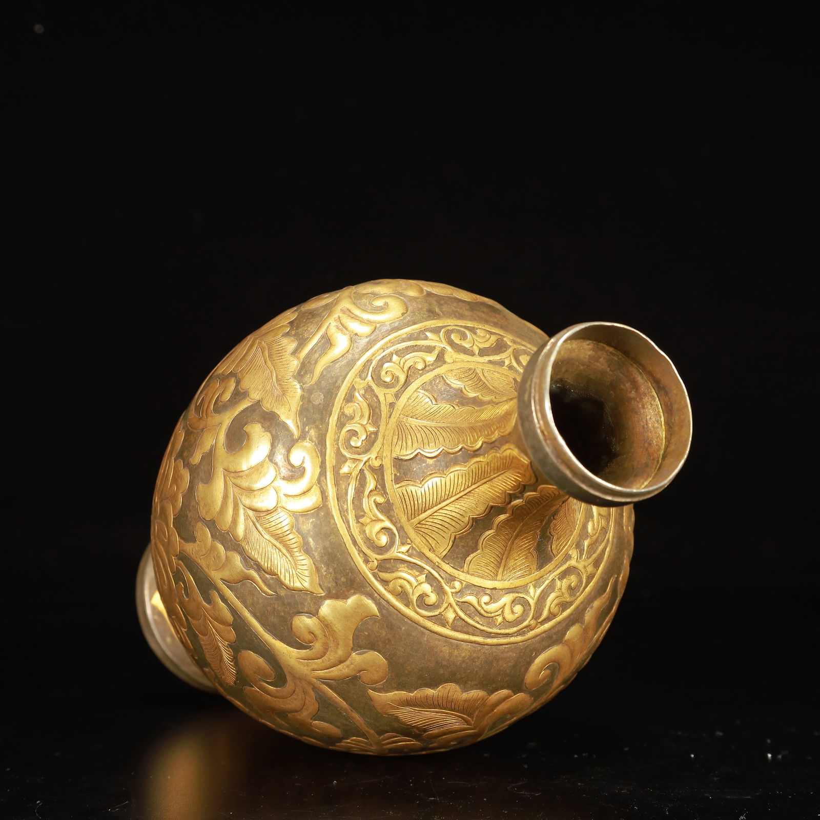 An Exquisite Gilt Bronze Flower Pattern Bottle - 11
