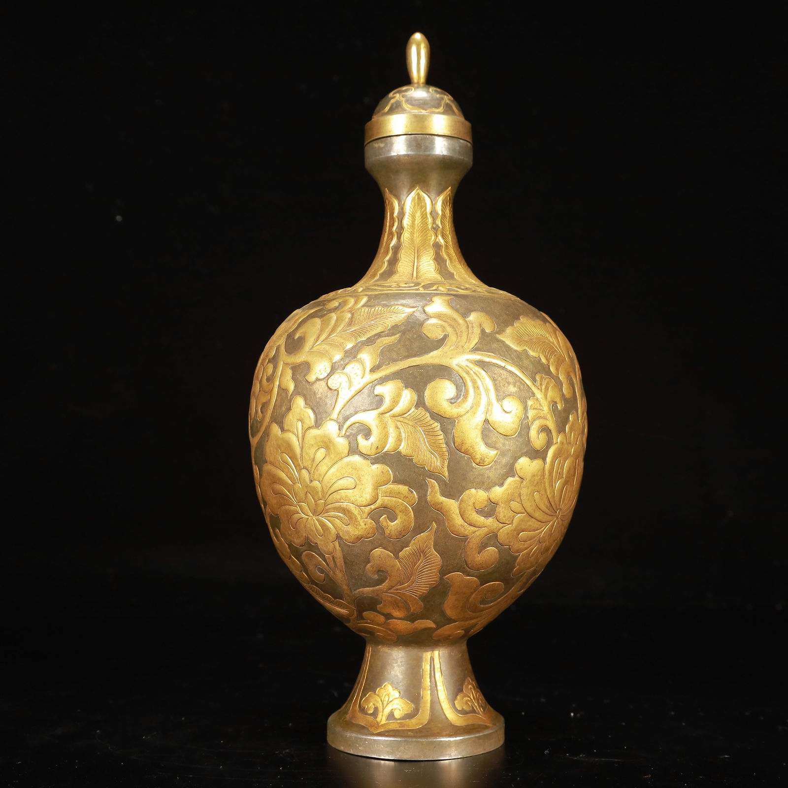 An Exquisite Gilt Bronze Flower Pattern Bottle - 9