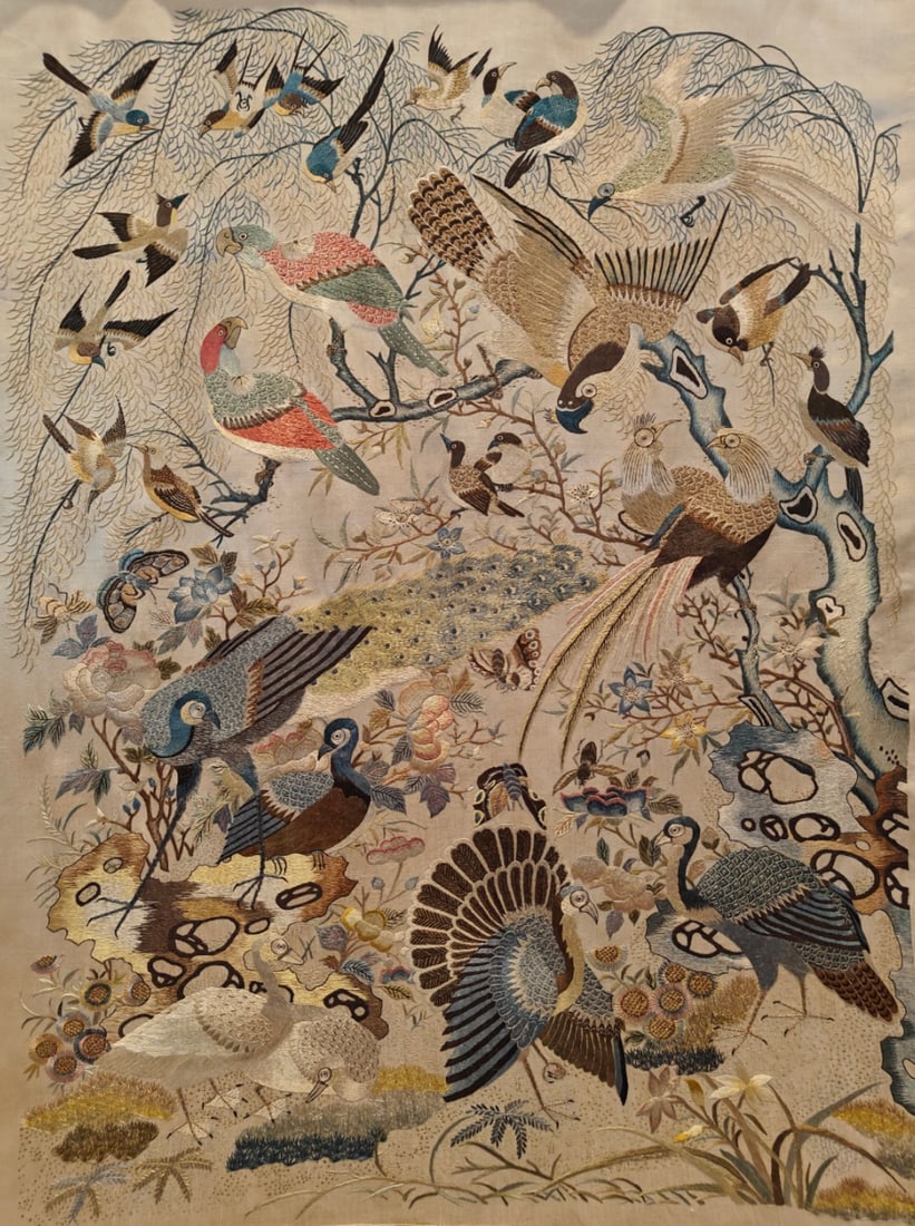 Cantonese Embroidery Flowers and Birds: Cantonese embroidery of flowers and birds in the Qing Dynasty. The superb embroidery skills make the picture look vivid and delicate, with smooth lines. These flower and bird patterns symbolize