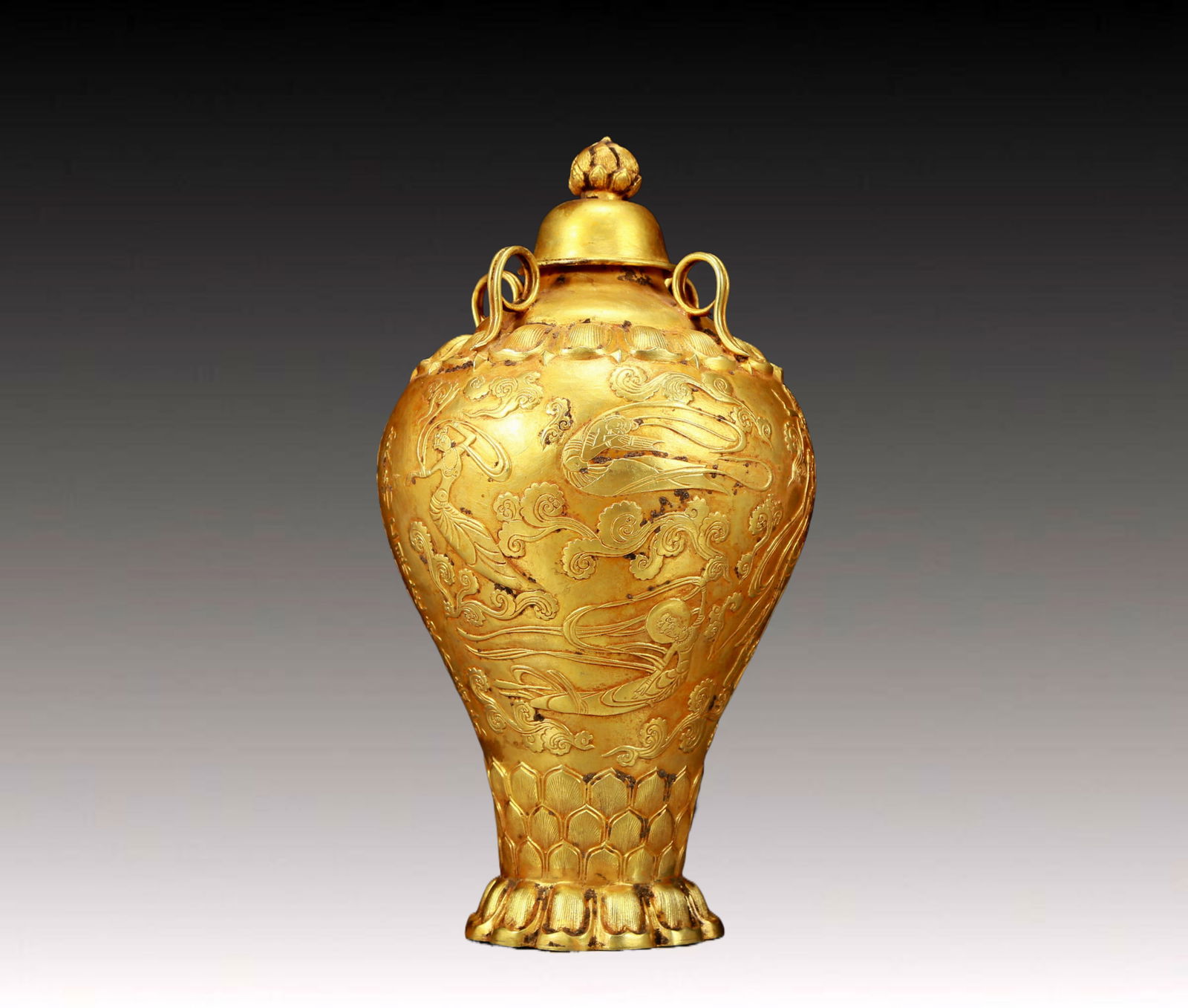 An Exquisite Gilt Bronze Character and Story Pattern Bottle: An Exquisite Gilt Bronze Character and Story Pattern Bottle,With Inscription,Qing Dynasty, China,Size:5.1inx10.6in,Weight:1485g 