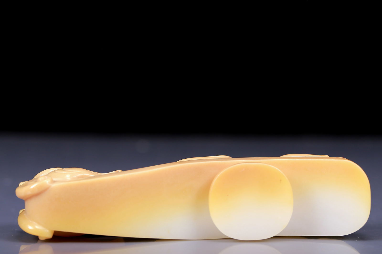 An Exquisite Yellow Jade Chi-Dragon Pattern Hook - 8