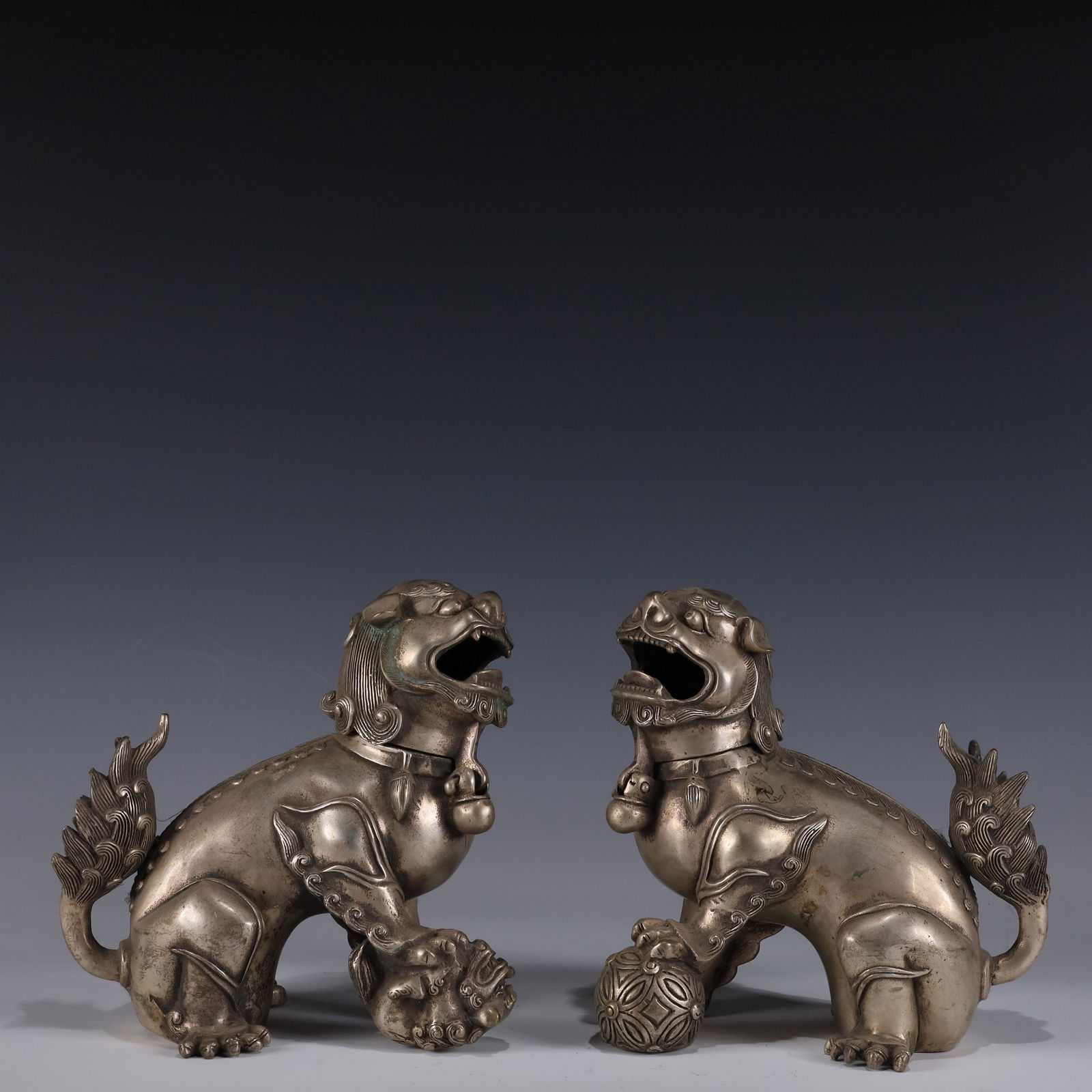 A Pair of Exquisite Silver-plated Lion Ornaments: A Pair of Exquisite Silver-plated Lion Ornaments,The Republic of China,Size:6.7inx3.9inx6.3in,Weight:2100g, 