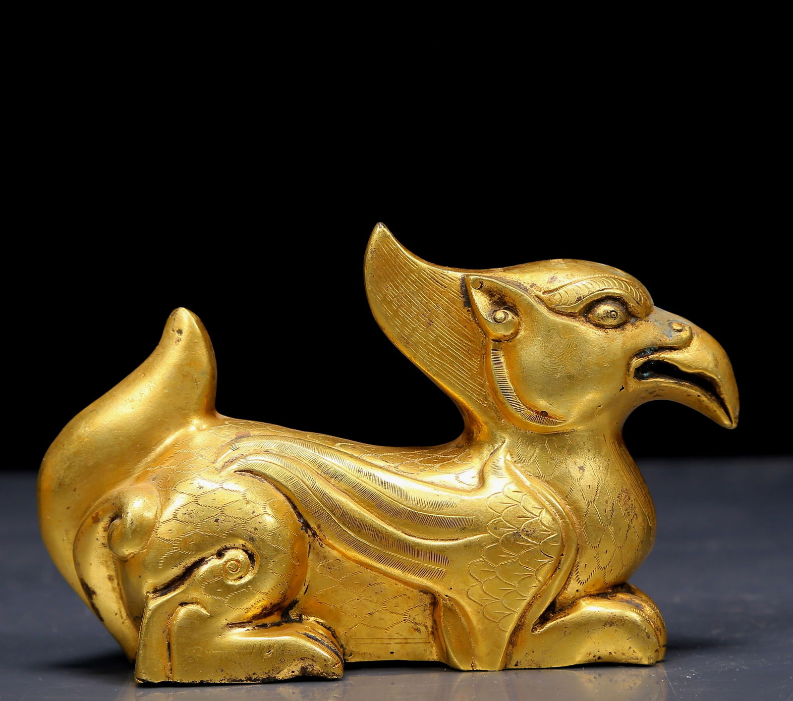 An Exquisite Gilt Bronze Auspicious Beast Ornament: An Exquisite Gilt Bronze Auspicious Beast Ornament，Qing Dynasty, China，Size:5.1inx2inx3.1in，Weight:390g 