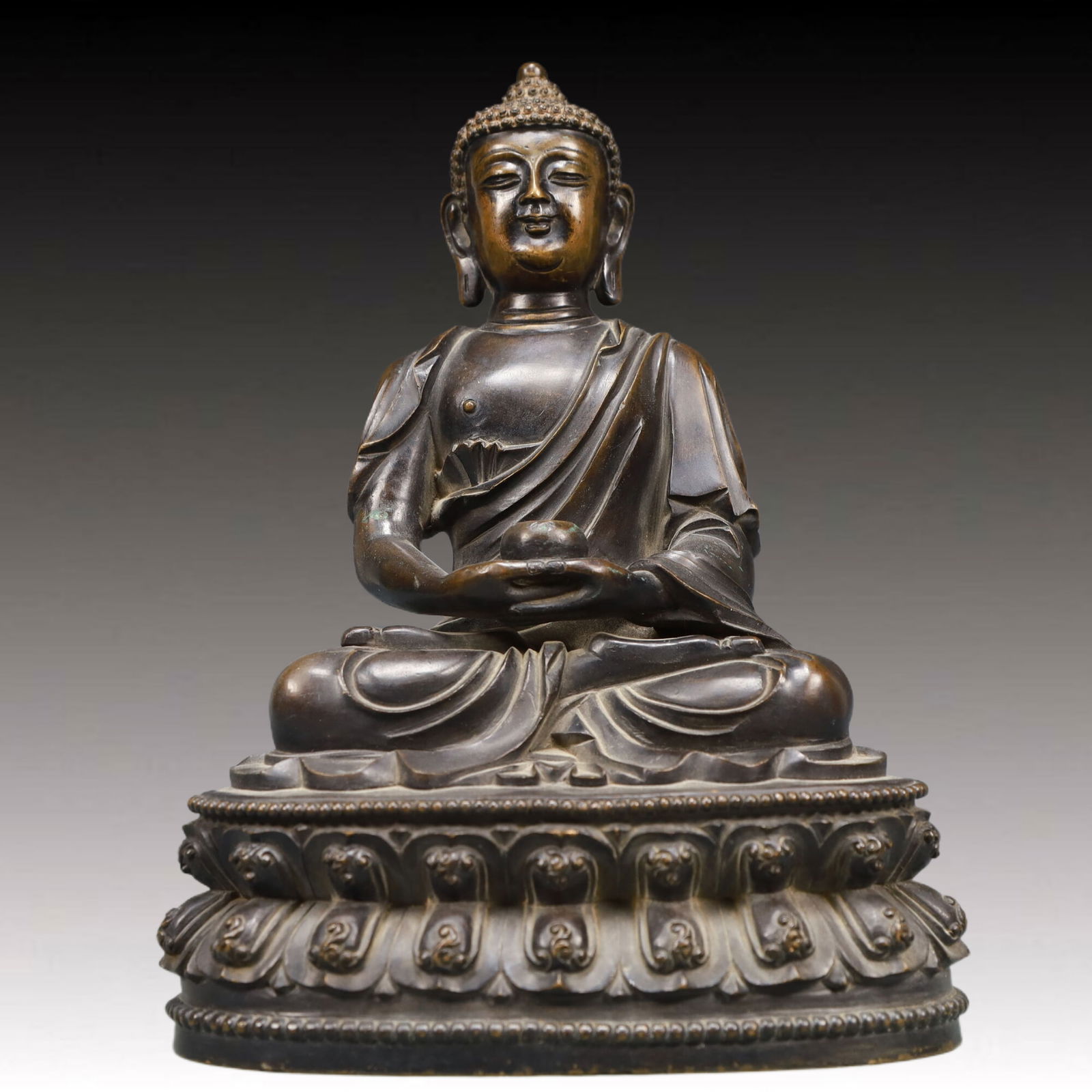 A Solemn Bronze Statue of Sakyamuni (1 of 9)