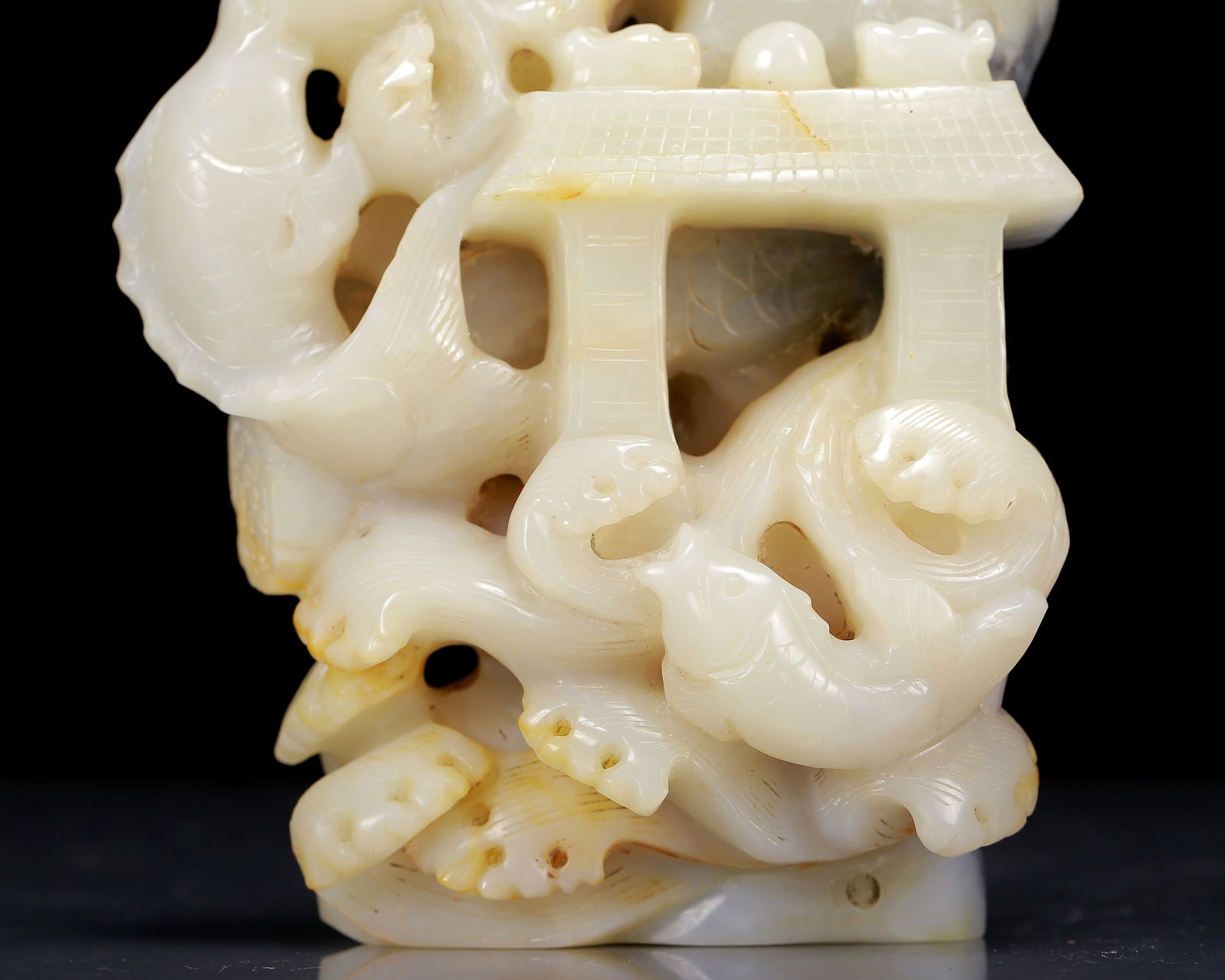 An Exquisite White Jade Fish Pattern Ornament - 3