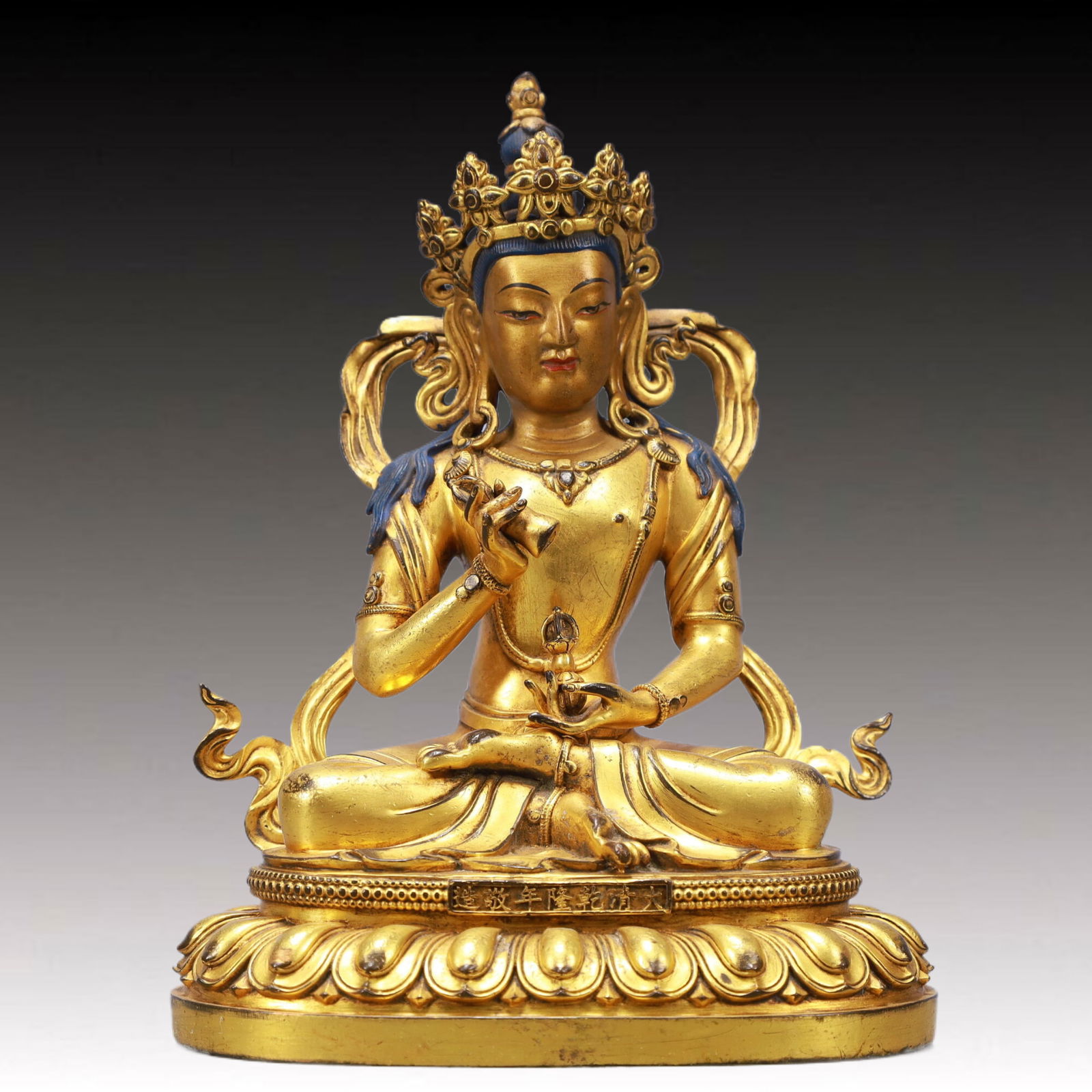 A Solemn Gilt Bronze Statue of Vajrasattva: A Solemn Gilt Bronze Statue of Vajrasattva,Qing Dynasty, China,Qianlong Seven-character Mark,Size:6.7inx4.7inx8.3inWeight:1950g 