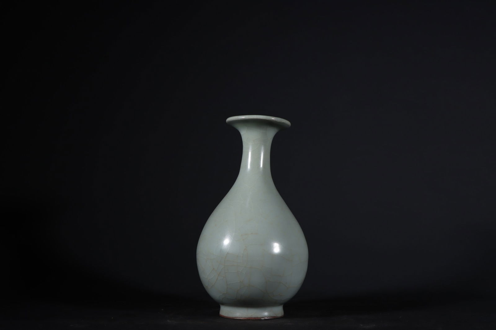 An Exquisite Guan yao Celadon Glazed Vase (1 of 9)