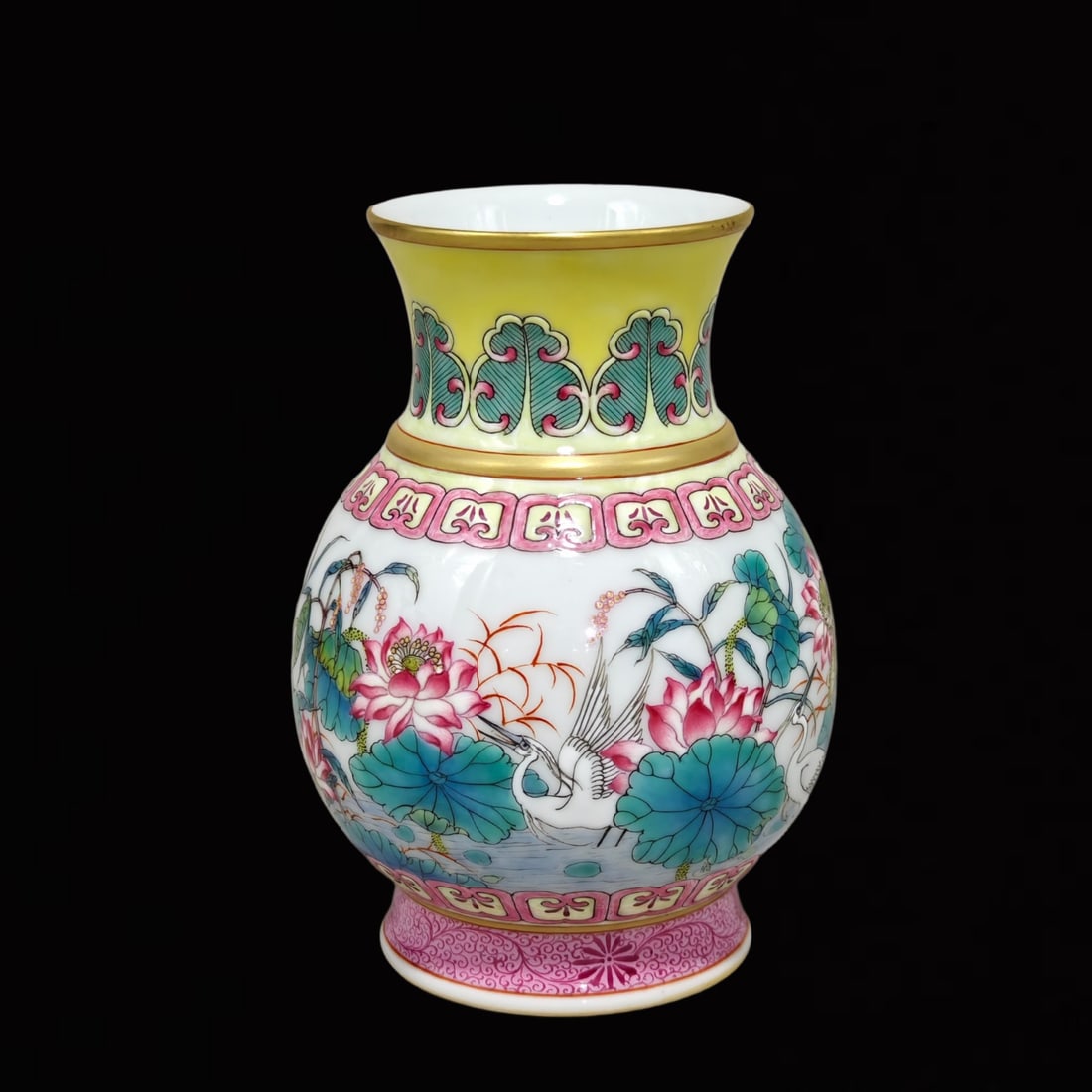 An Exquisite Famille-Rose Flower and Crane Pattern Vase (1 of 7)
