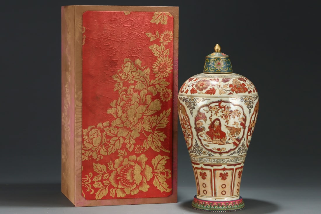 An Exquisite Iron-Red Painted Gold Character and Story Pattern Bottle: An Exquisite Iron-Red Painted Gold Character and Story Pattern Bottle,Yuan Dynasty,China,With Mark,Size:19.9inx10.4in 矾红描金人物故事纹盖&#