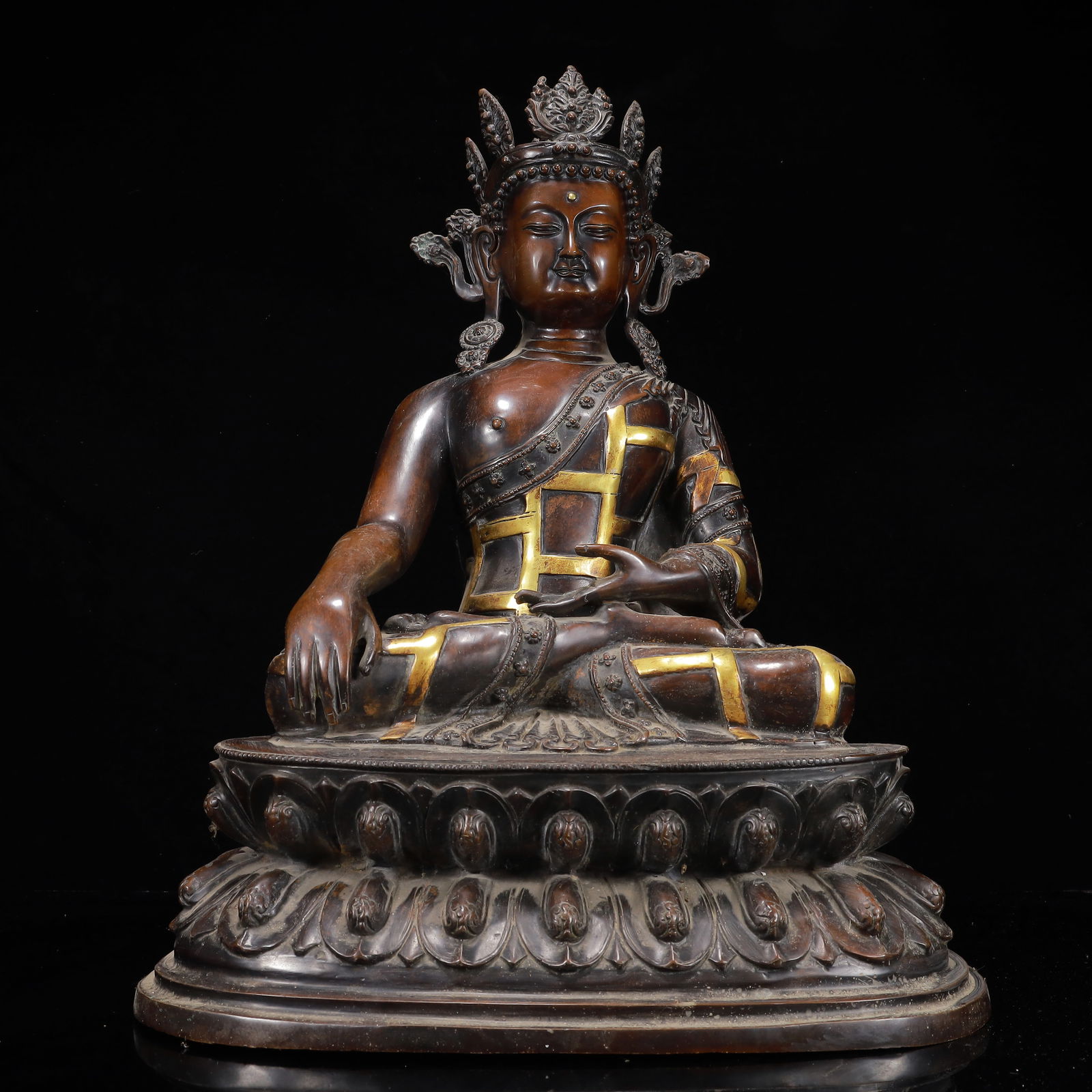 A Solemn Gilt Bronze Statue of Guru: A Solemn Gilt Bronze Statue of Guru,Ming Dynasty,China,Size:20.1inx15inx11.8in,Weight:14800g 铜鎏金上师像,中国明代