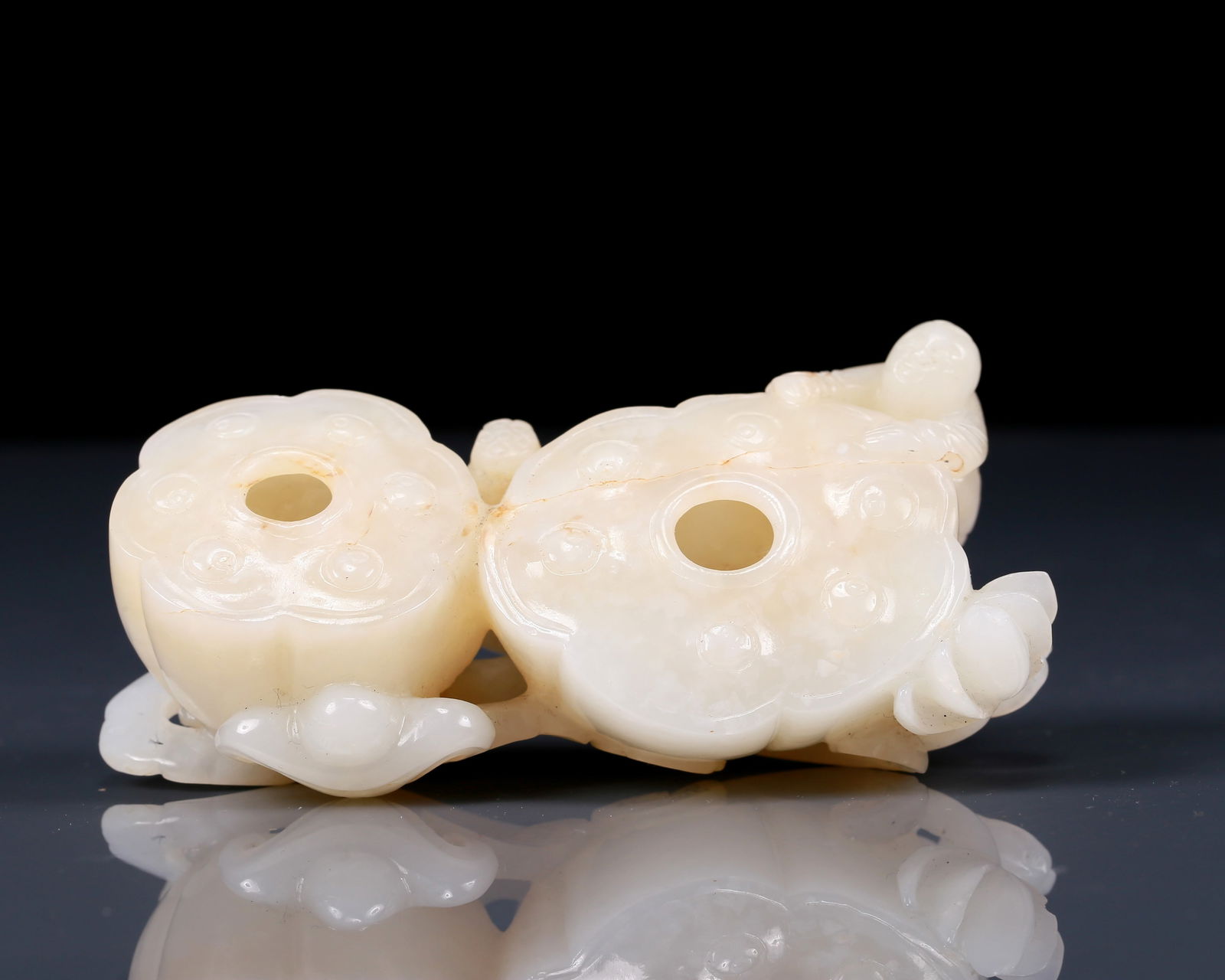 An Exquisite White Jade Lotus Brush Pot: An Exquisite White Jade Lotus Brush Pot,Qing Dynasty, China,Size:3.9inx2inx1.2in,Weight:215g 白玉双莲子笔洗，清代