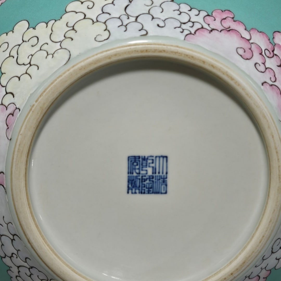 An Exquisite Turquoise Glazed Figure Pattern Vase - 9