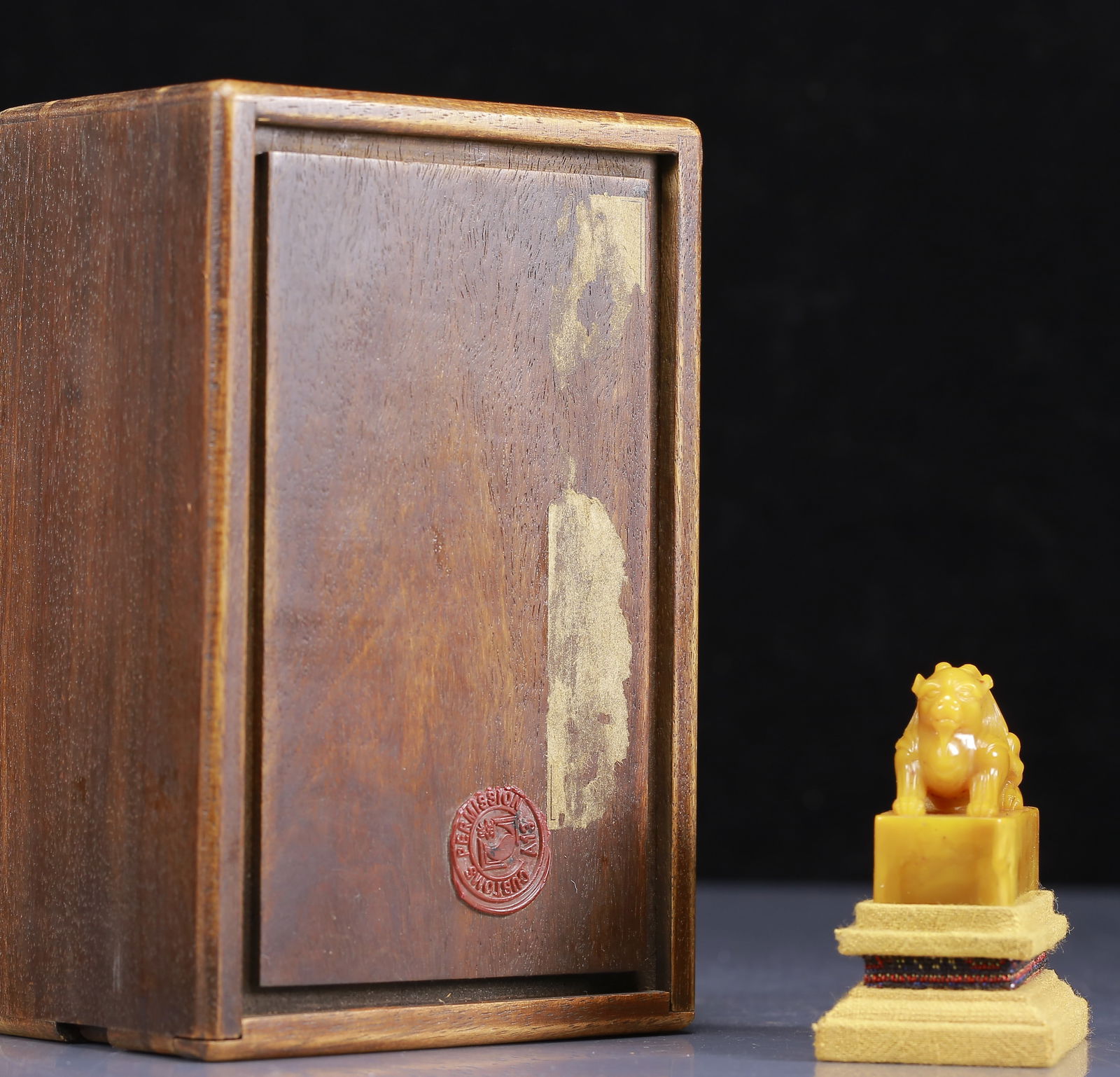 An Exquisite Tianhuang Stone Sheep Pattern Seal: An Exquisite Tianhuang Stone Sheep Pattern Seal,Qing Dynasty, China,Size:2inx1inx1.8in,Weight:105g 田黄石羊纹印章，清代