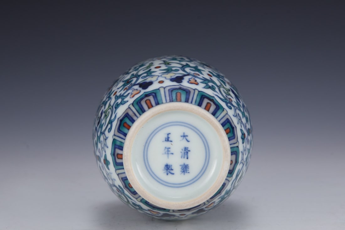 An Exquisite Doucai Lotus Pattern Double-Ears Vase - 8