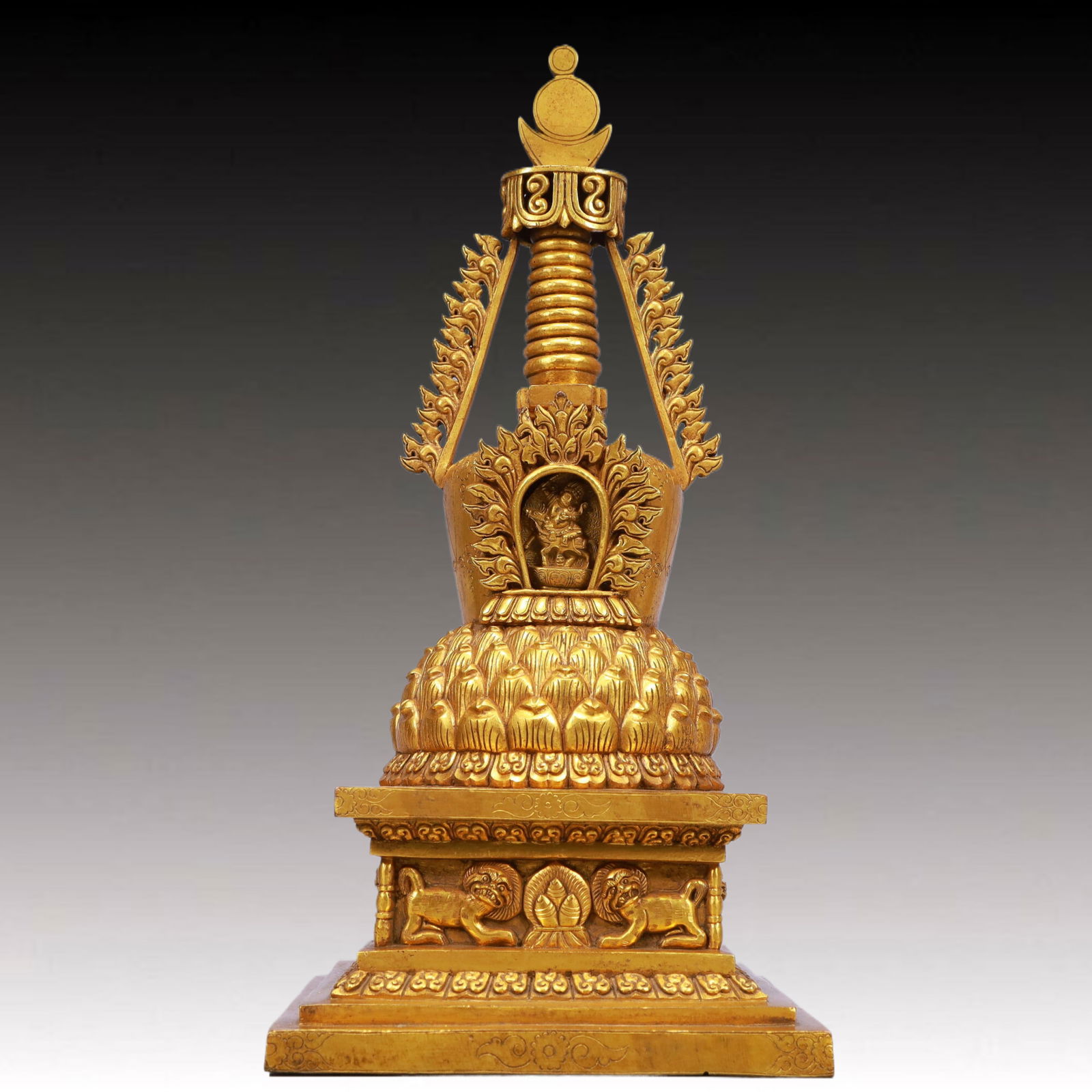 A Rare A Rare Lion Pattern Pagoda: A Rare A Rare Lion Pattern Pagoda, Qing Dynasty, China, Size:16x13in, Weight:4650g 铜鎏金狮子纹佛塔,中国清代