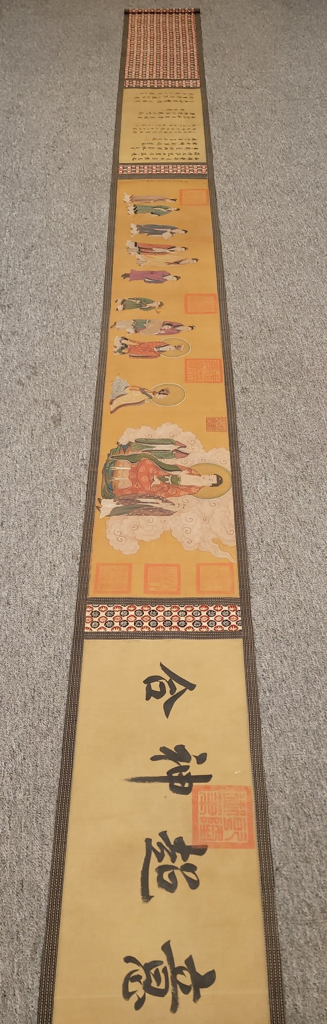 A Chinese Hand Scroll Ink Painting of Figure on Silk: A Chinese Hand Scroll Ink Painting of Figure on Silk,Wu Zongyuan,Size:13.2inx73.4in 一幅中国水墨绢本人物画手卷,武