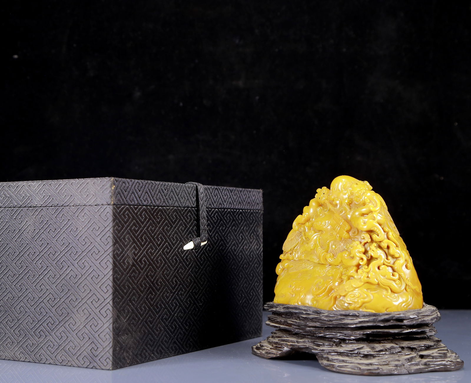 An Exquisite Tianhuang Stone Chi-Dragon Pattern Seal: An Exquisite Tianhuang Stone Chi-Dragon Pattern Seal,Qing Dynasty, China,Qianlong Mark,Size:4.1inx5.1inx4.7in,Weight:1520g 