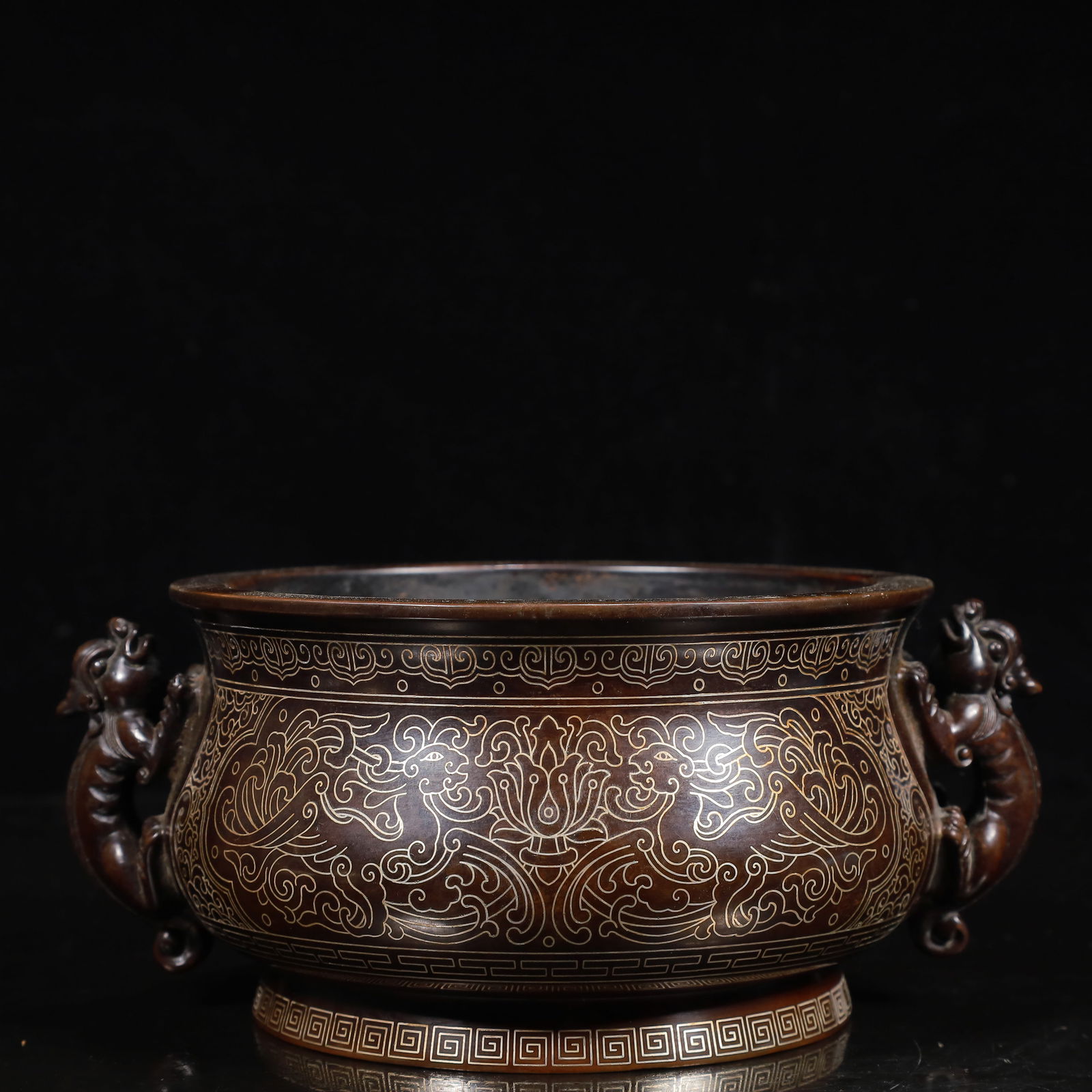 A Rare Bronze Chi-Dragon Pattern Double-Ears Censer: A Rare Bronze Chi-Dragon Pattern Double-Ears Censer,Ming Dynasty,China,With Mark,Size:7.9inx6.3inx3.5in,Weight:2700g 