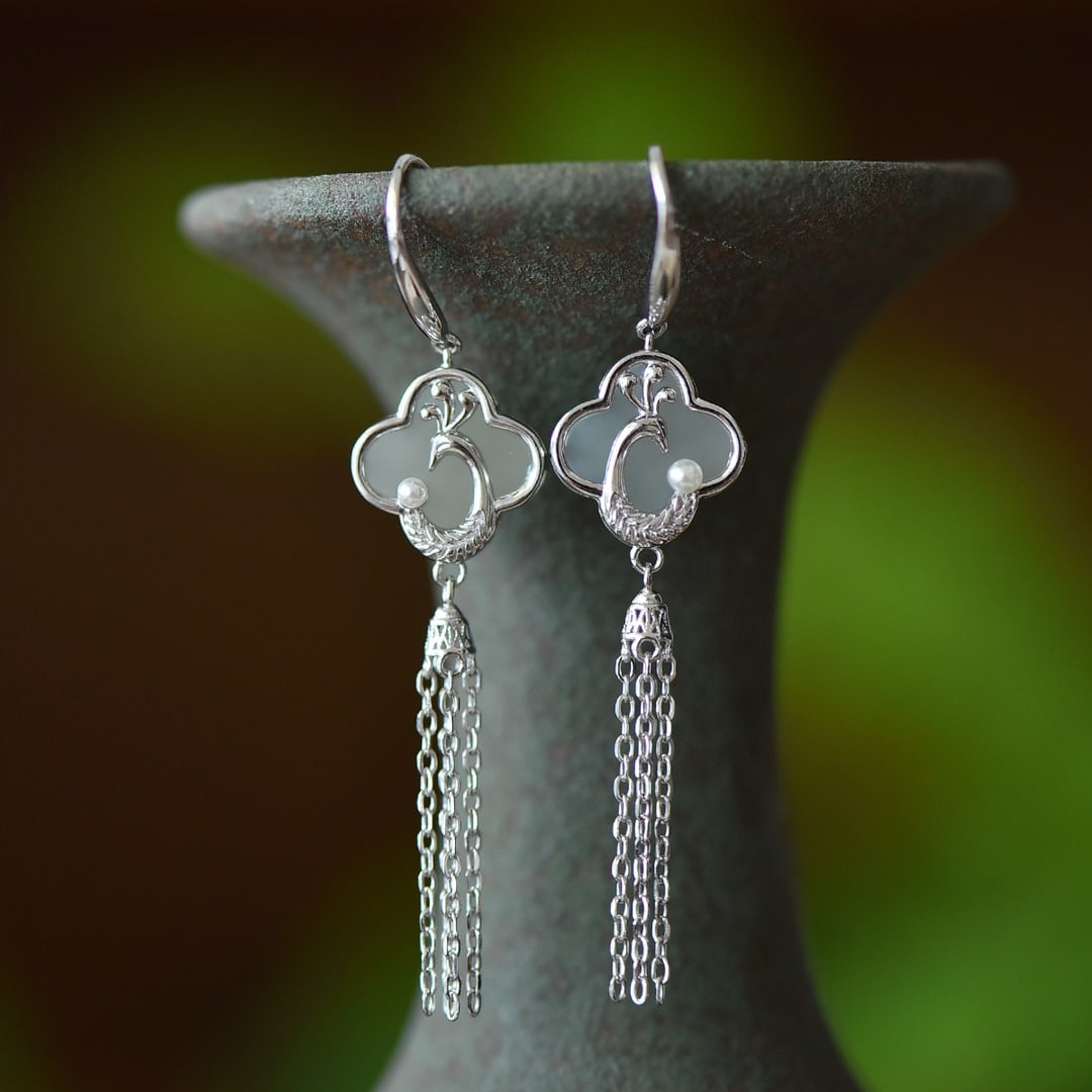 A Pair of Exquisite Sterling Silver Inlaid White Jade Earrings: A Pair of Exquisite Sterling Silver Inlaid White Jade Earrings,Size:0.5inx0.5in 一对纯银镶白玉耳环