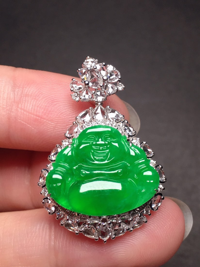 An Exquisite 18k Gold Diamond Inlaid Jadeite Pendant: An Exquisite 18k Gold Diamond Inlaid Jadeite Pendant,Size(Loose Stone):0.5inx0.7in 18k金钻镶嵌翡翠吊坠