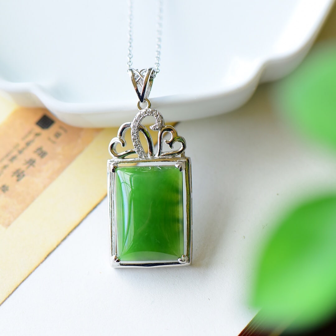 A Pair of Exquisite Sterling Silver Inlaid Jasper Necklace,Inlaid Diamond: A Pair of Exquisite Sterling Silver Inlaid Jasper Necklace,Inlaid Diamond,Size:0.6inx1.5in 纯银镶碧玉项链,嵌钻石