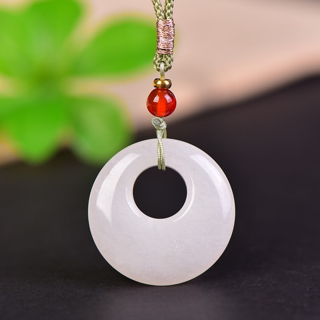 An Exquisite Jadeite Pendant - 2