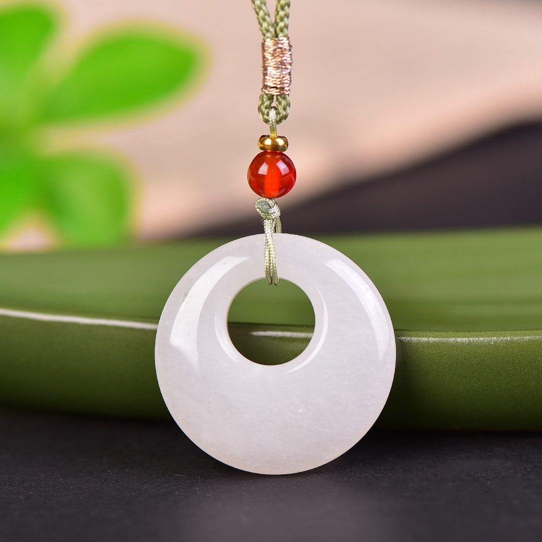 An Exquisite Jadeite Pendant - 3