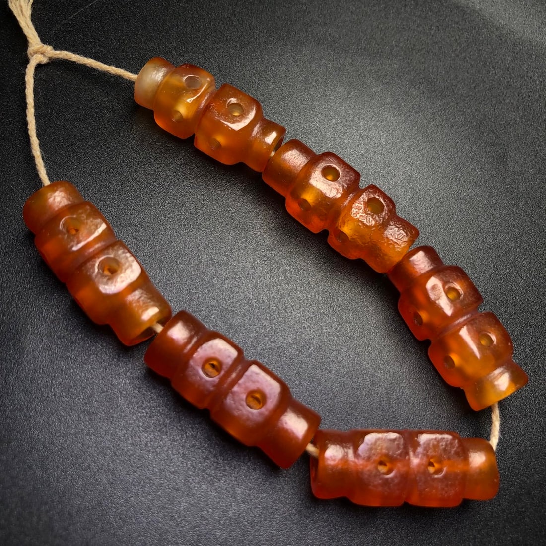 A Precious Agate Bracelets: A Precious Agate Bracelets,Size:1.1inx0.5in*6 玛瑙手串