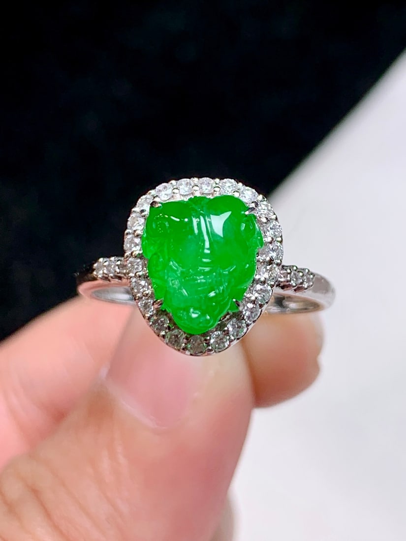 An Exquisite 18k Gold Diamond Inlaid Jadeite Ring: An Exquisite 18k Gold Diamond Inlaid Jadeite Ring,Size(Loose Stone):0.3inx0.3inx0.2in #13 18k金钻镶嵌翡翠戒指