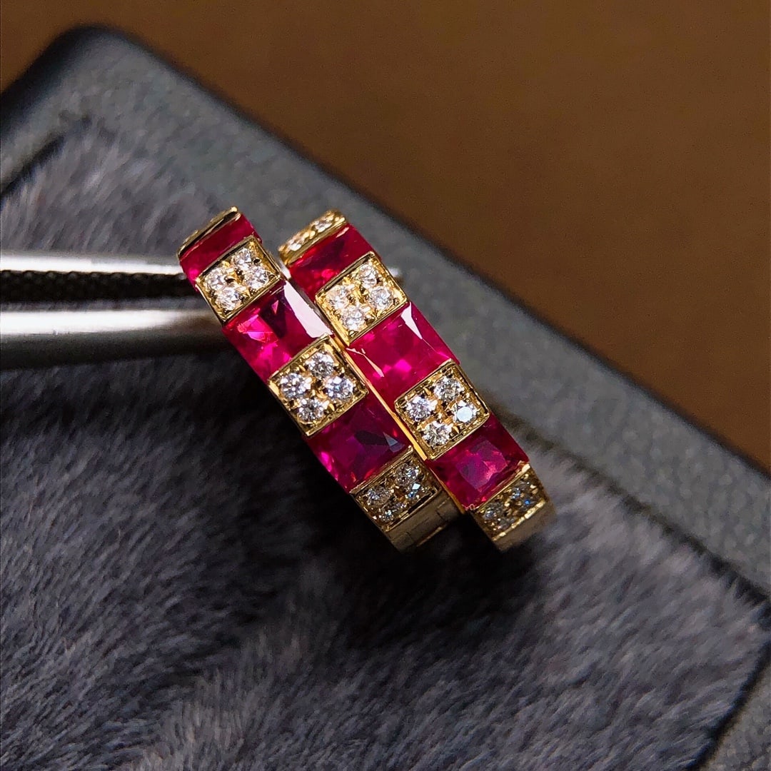 A Pair of 1Ctw Natural Ruby Earrings: A Pair of 1Ctw Natural Ruby Earrings,Size:0.1inx0.1in 一对1Ctw天然红宝石耳钉