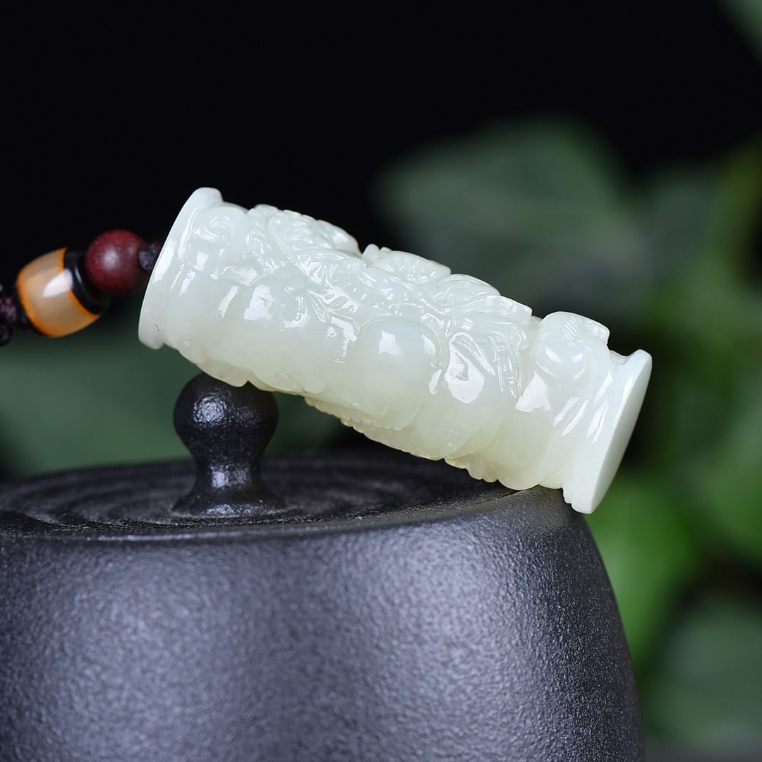 An Exquisite White Jade Dragon Pattern Pendant - 4