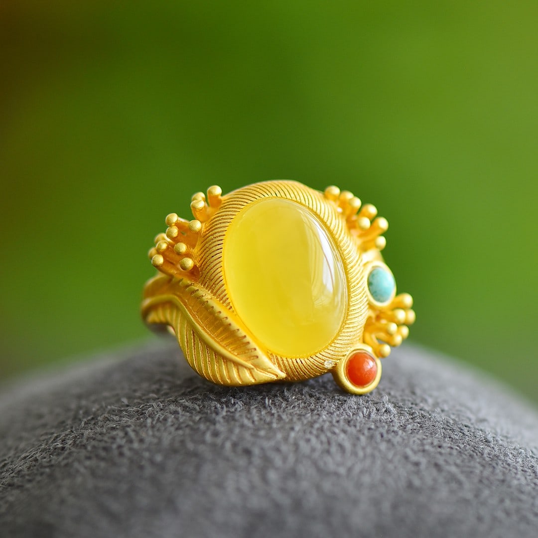 An Exquisite Sterling Silver-Gold Plated Inlaid Amber Ring,Inlaid Turquoise: An Exquisite Sterling Silver-Gold Plated Inlaid Amber Ring,Inlaid Turquoise,Size:0.4inx0.6in 纯银镀金镶琥珀戒指,嵌绿松石