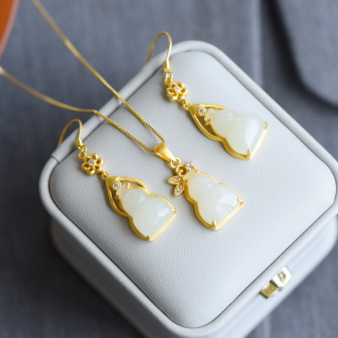 A Set of Fine Sterling Silver-Gold Plated Inlaid White Jade Gourd Jewelrys: A Set of Fine Sterling Silver-Gold Plated Inlaid White Jade Gourd Jewelrys,Size:0.4inx0.6in,0.4inx0.6in 