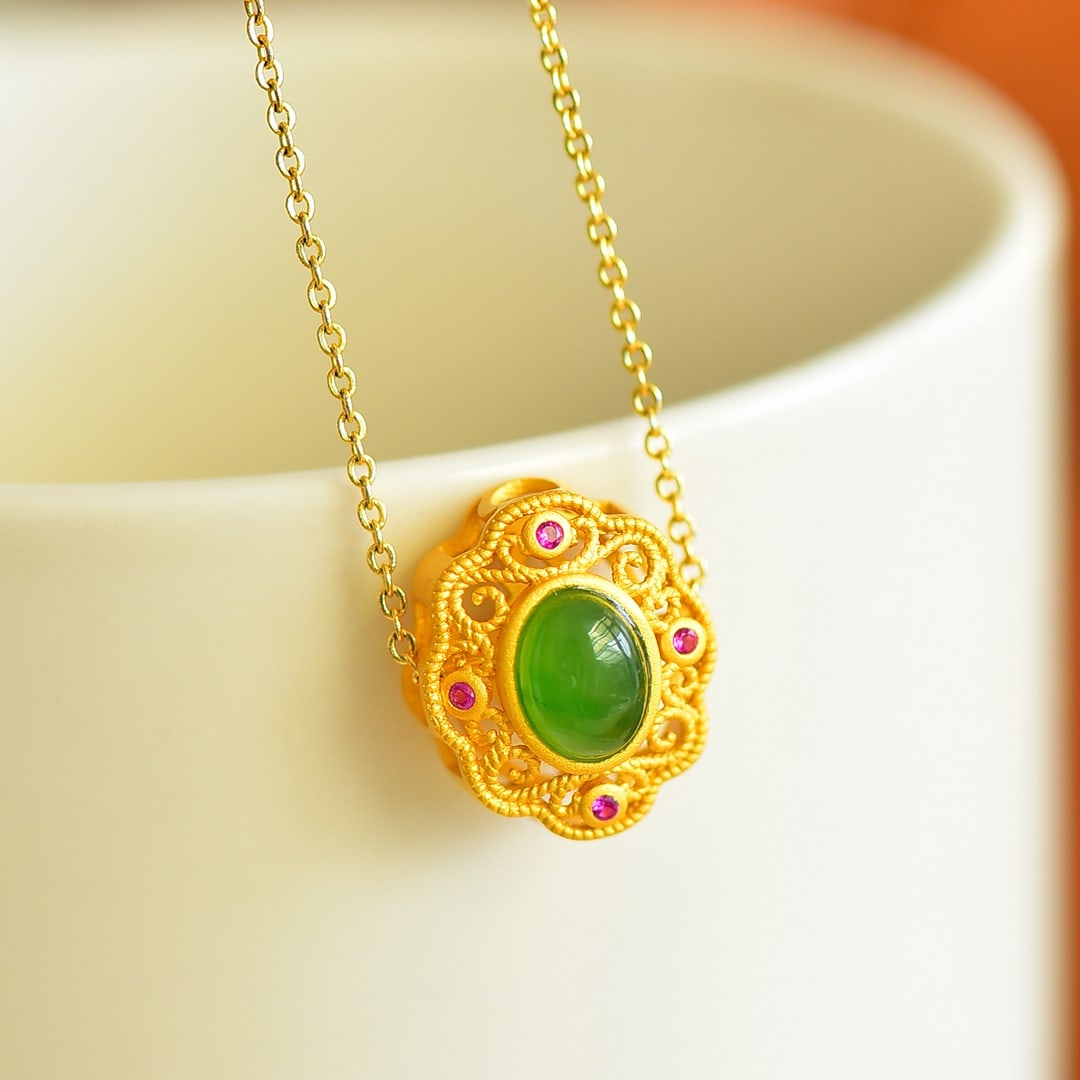 An Exquisite Sterling Silver-Gold Plated Inlaid Jasper Pendant: An Exquisite Sterling Silver-Gold Plated Inlaid Jasper Pendant,Size:0.2inx0.3in 纯银镀金镶碧玉项链