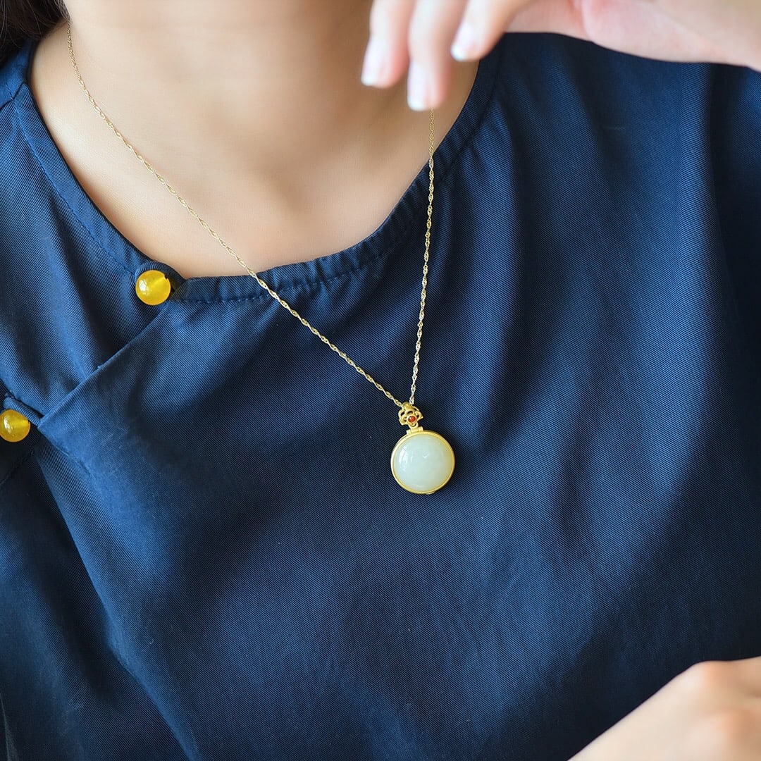 An Exquisite Sterling Silver-Gold Plated Inlaid White Jade Enamel Necklace: An Exquisite Sterling Silver-Gold Plated Inlaid White Jade Enamel Necklace,Size:0.7inx0.7in 纯银镀金镶白玉珐琅项链