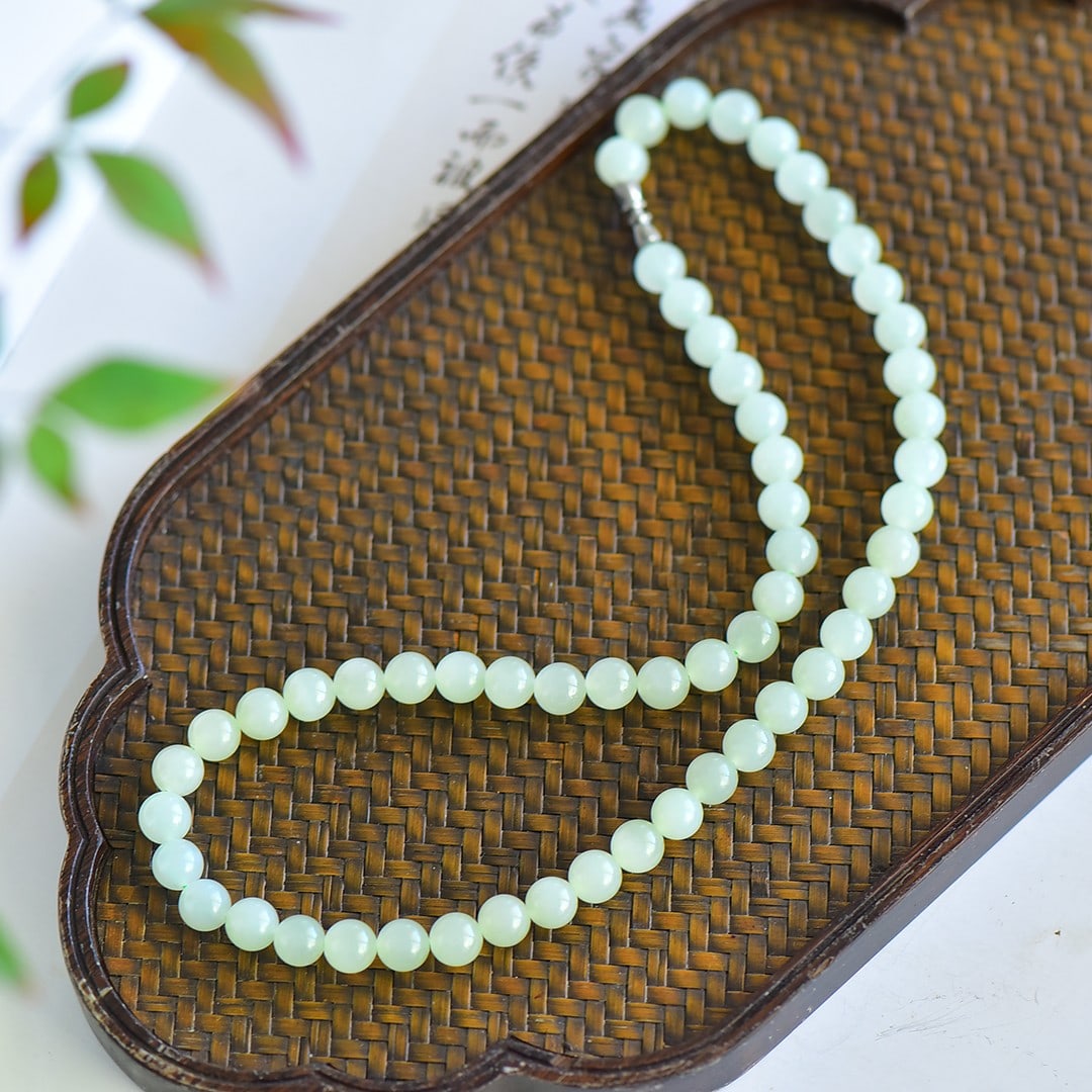 An Exquisite White Jade Necklace: An Exquisite White Jade Necklace,Size:0.3inx0.3in 白玉项链