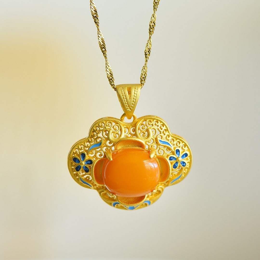 An Exquisite Sterling Silver-Gold Plated Inlaid Beeswax Pendant: An Exquisite Sterling Silver-Gold Plated Inlaid Beeswax Pendant,Size:0.4inx0.6in 纯银镀金镶蜜蜡吊坠