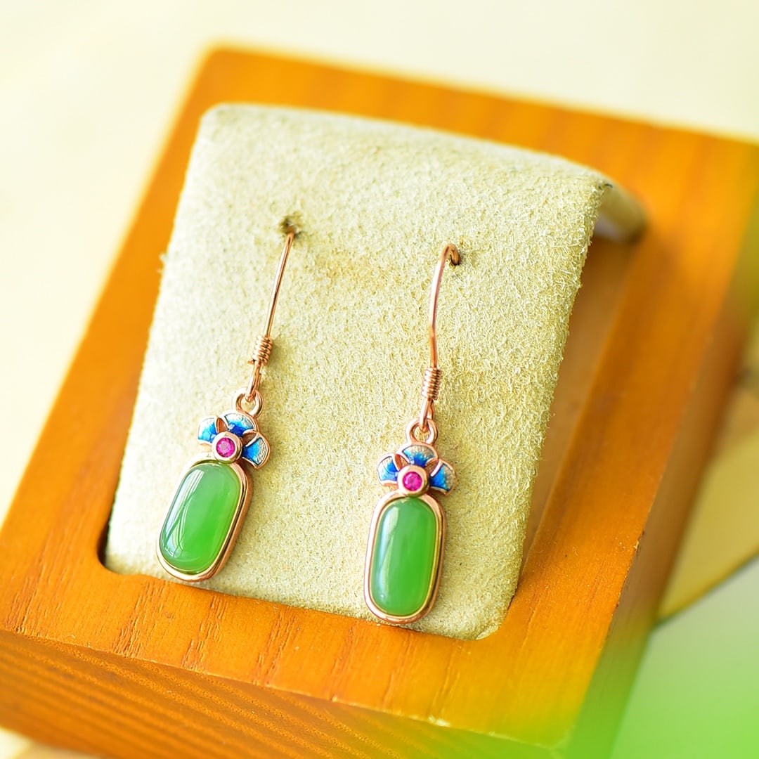 A Pair of Exquisite Sterling Silver-Gold Plated Inlaid Jasper Earrings: A Pair of Exquisite Sterling Silver-Gold Plated Inlaid Jasper Earrings,Size:0.3inx1.3in 一对纯银镀金镶碧玉耳环