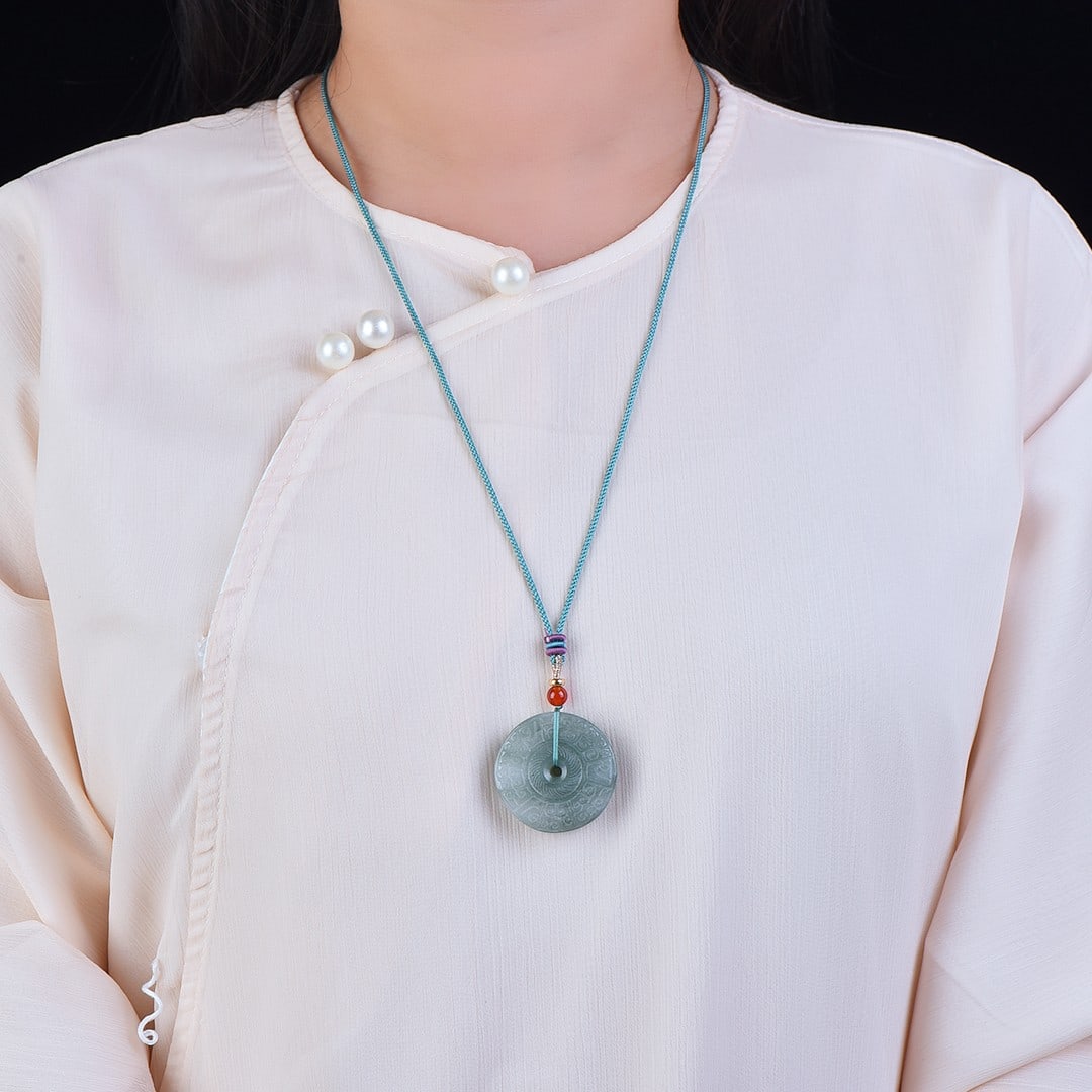 An Exquisite Jadeite Pendant: An Exquisite Jadeite Pendant,Size:1.4inx1.4in 翡翠挂件
